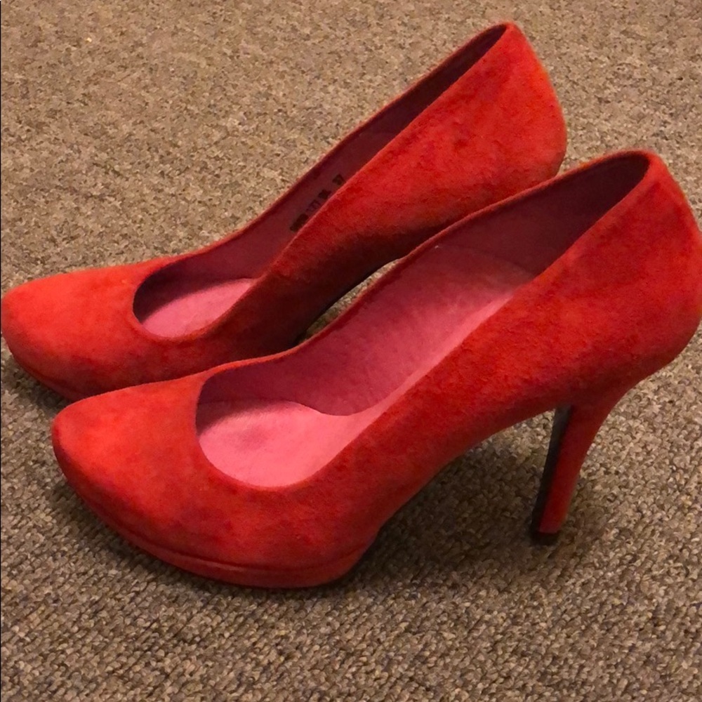 Buffalo London Heels Red Suede